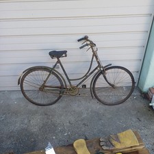Vintage old ladies sit up and beg bike