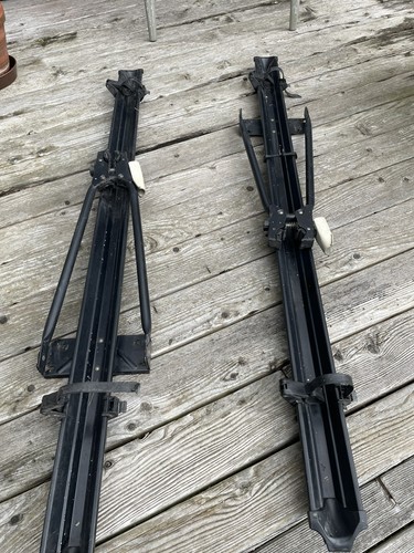 Pair thule 549 roof - of,