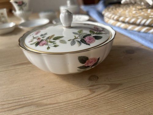 Wedgwood hathaway rose lidded - wedgwood,