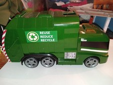 Large green recycling truck - large,