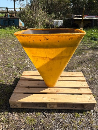 Tractor fertiliser spreader - tractor,