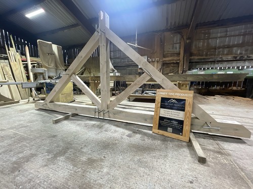 Oak framed trusses structural - trusses.,