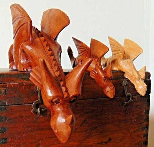 Carved wooden shelf - , sitting