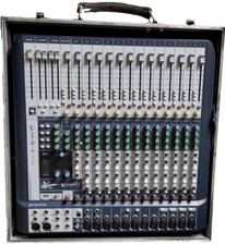Soundcraft Signature 16 Mixer Compact Analogue Mixing 5049558 with flight case