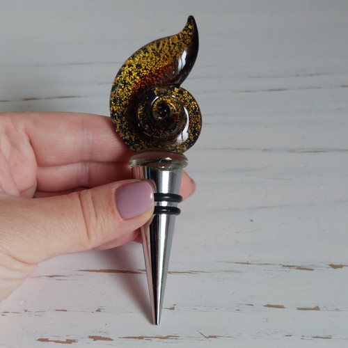 Shell shape top wine bottle - top,