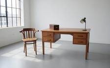 Vintage Oak Ministry /