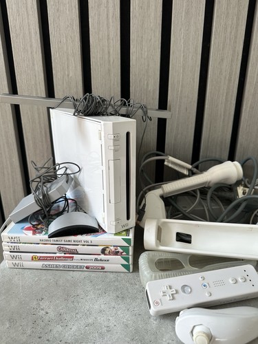 Nintendo wii console bundle - console,