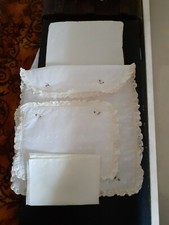 De Luxe Cream Broderie Anglais