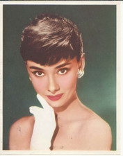AUDREY HEPBURN 9X7 MAGAZINE PORTRAIT GIVE AWAY ? VINTAGE  RARE