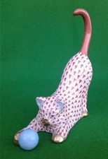 HEREND RUST RED FISHNET CAT