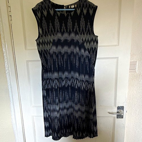 Navy white geometric shift - navy,