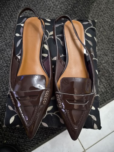 Ladies flat strip shoes size - flat, 8