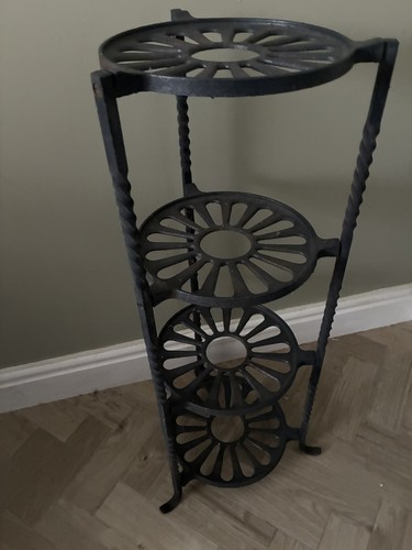 Stunning vintage tier - 3, cast