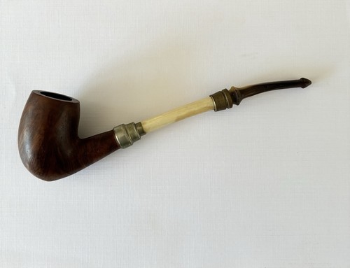 Antique emblematic pipe