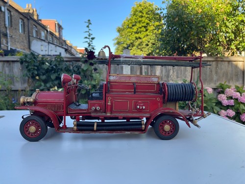 Metal scale fire truck - metal,