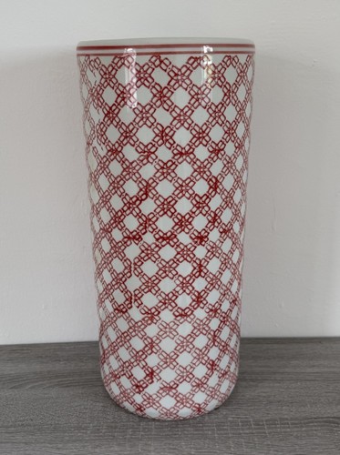 Red and white daisy - red, chain