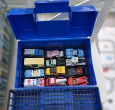 Matchbox Vintage Carry Case With 12 Rare Matchbox