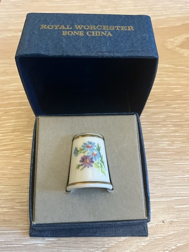 Royal worcester flower thimble - worcester,