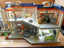 Playmobil  4404 Hospital / Clinic Set Mainly Complete or For Spares: See details