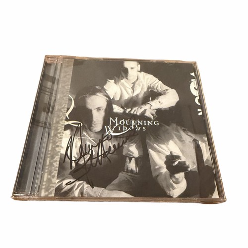 Signed nuno bettencourt - by,