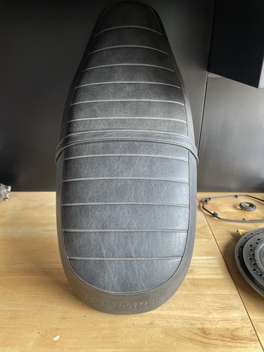 Triumph t100 2007 seat - triumph,
