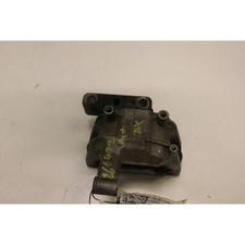 ENGINE MOUNTING BRACKET