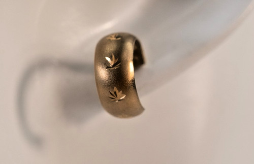 9ct yellow gold leaf - leaf, design