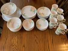 66-Piece Melamine Dinner Set - BBQ, picnic,outdoor living, camping, caravan. VGC