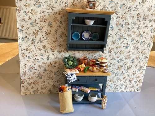Dolls house scale - 1.12,