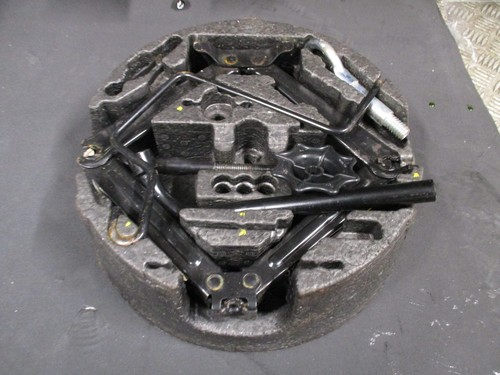 Saab jack and tool kit - jack,