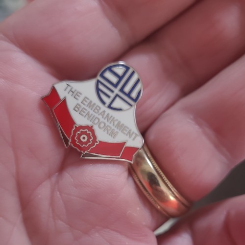 Bolton wanderers badge - badge, wear