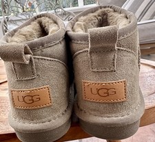Ladies UGG ( AUSTRALIA) pale Sage Green Ankle Boots. Size 5 NEW