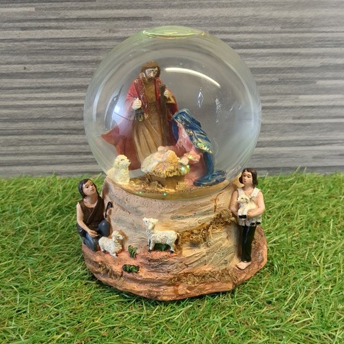 Christmas water globe musical - water,