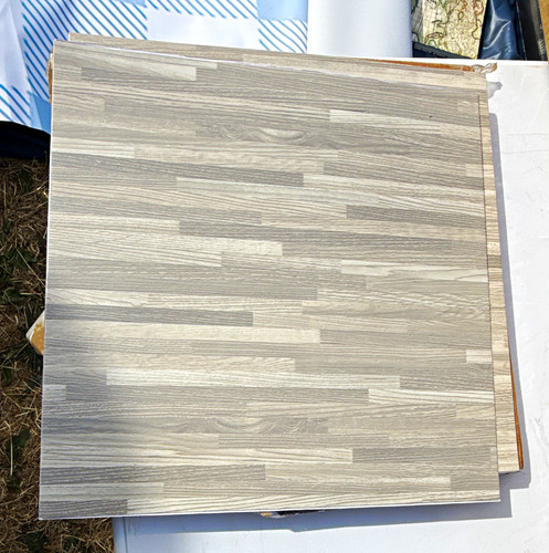 Light grey wood - light,