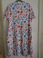 Ladies Dress size 3xl. Beautiful floral Pattern, Brand new unworn.