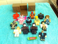 ROBLOX 13 FIGURES PLUS 3 CUBE