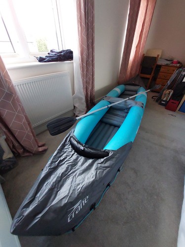 Man kayak with free - free, pump