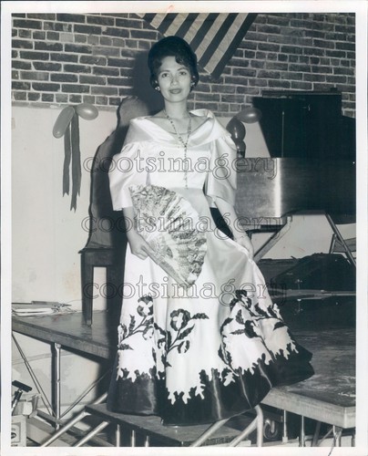 1966 press photo lovely - photo,