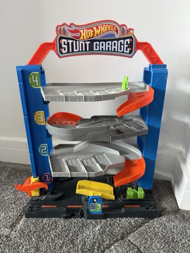 Hot wheels stunt garage for - hot,