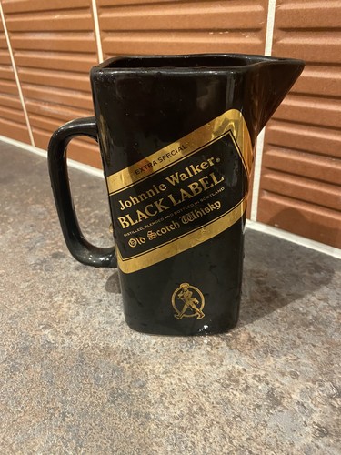 Johnnie walker black - johnnie, label