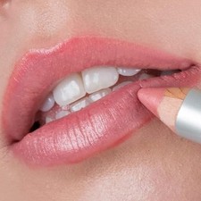 The Models Prefer lip liner