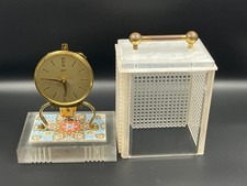 Vintage mantel clock, 19 cm tall x 13 cm wide.