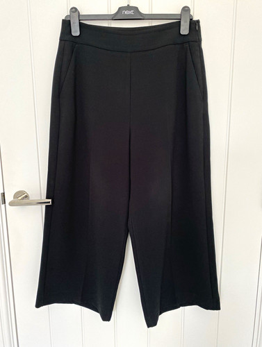 Collection black cropped - collection,