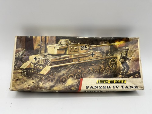 A208v vintage airfix - vintage, red