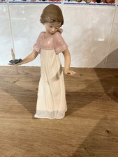 LLADRO Nao Pretty  Girl Figure With Candle ***To Light The Way *** Free P&P