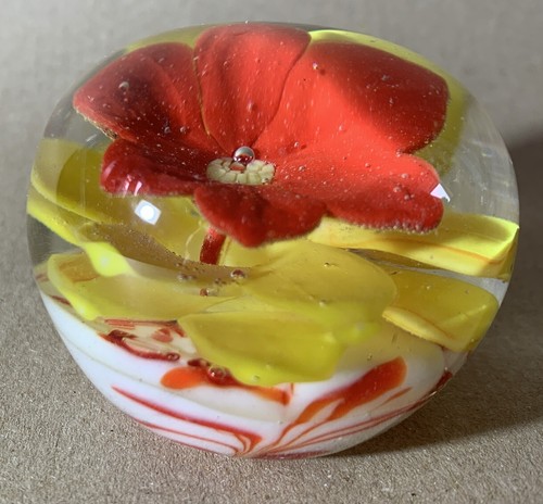 Vintage art glass flower - art,