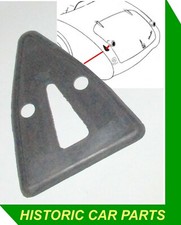 REAR REFLECTOR PLINTH RUBBER