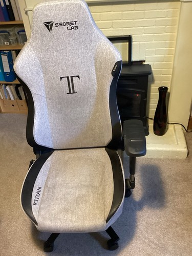 Secret labs titan chair - labs,