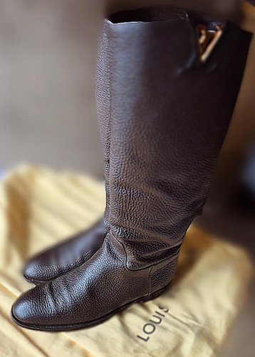 Luis vuitton leather knee - luis,