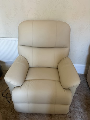 Dual motor riser - motor, recliner